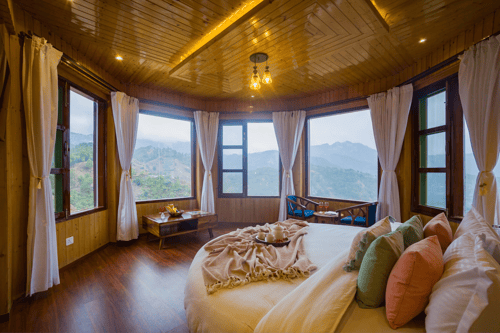 Pine Shadow Flamingo | Pet-friendly Hilltop Suite With Panoramic Views & Restaurant – 1 bedroom villa in Shimla, Himachal Pradesh