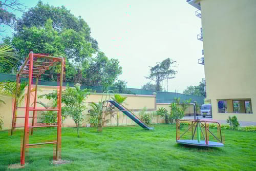 Veera Marina | Charming 3-BHK Apt Near Candolim Beach With Common Pools & Lift