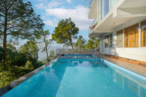 Golden Meadow Villa | Pet-friendly Hillside 3-BHK Retreat With Outdoor Lounge, Balcony & Scenic Views – 3 bedroom villa in Kasauli, Himachal Pradesh
