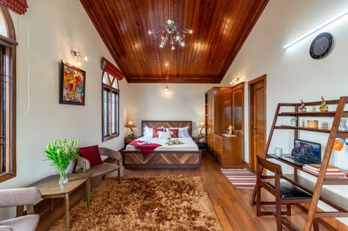 The Meadow | Elegant 3-BHK Hill Retreat With Entertainment Lounge & Terrace – 3 bedroom villa in Nainital, Uttarakhand