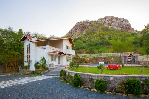 Ramgarh Wild Retreat | Elegant Colonial-Style 2-BHK Villa Amidst the Hills with Private Pool & Garden – 2 bedroom villa in Jaipur, Rajasthan