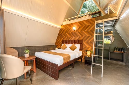 Inara Retreat | Pet-Friendly 1- Cottage with a Mezzanine Loft, Shared Pool, and Garden – 1 bedroom villa in Bengaluru, Karnataka