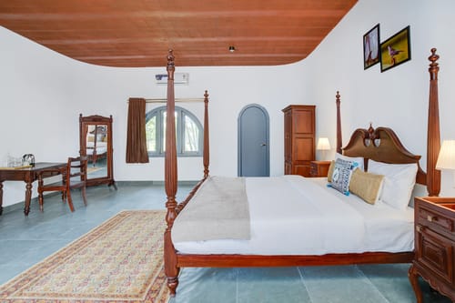 Urvi Grand Luxe Suite | Serene Farmstay With Garden, Common Pool & Dining Area – 1 bedroom villa in Bengaluru, Karnataka
