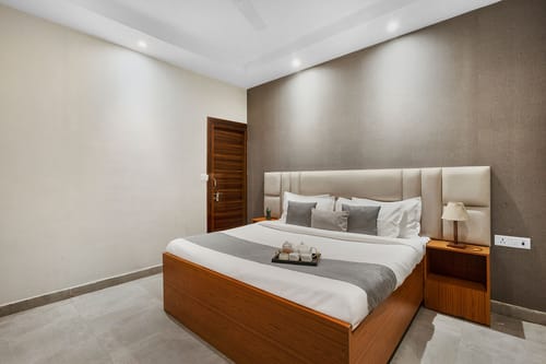 Krishna Manor | 3-BHK Farmhouse With Private Pool & Lush Garden | Near Noida Expressway – 3 bedroom villa in Delhi Ncr, Delhi