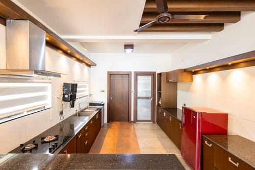 Glass River Retreat | 4-BHK Riverside Getaway with Private Pool, Lakeside Sit-Out & Lounge Area Near Aluva Railway & Metro Station – 4 bedroom villa in Kochi, Kerala