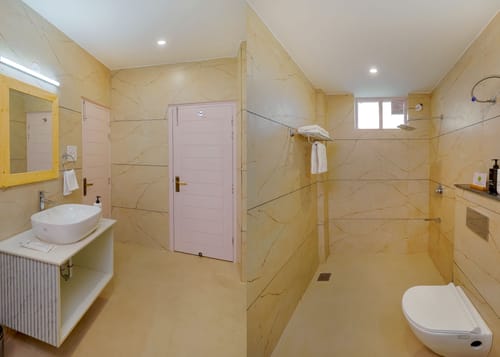 Hillshades Retreat | 6-BHK Villa With Sit-out Area, Private Pool, Restro, Game Zone, Panoramic Hill Views & a Lift – 6 bedroom villa in Kasauli, Himachal Pradesh