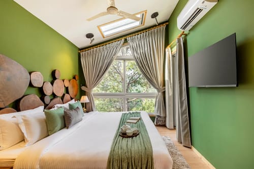 Sirmour Baag Merlot | Hillside Pet-friendly Cottage With Jacuzzi, Balcony & Restaurant