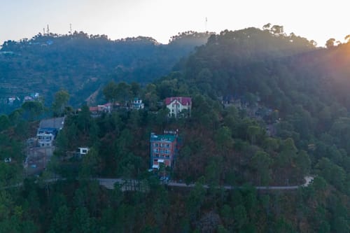 Skyline Brook | Cosy 2-BHK Apt With Scenic Views – 2 bedroom villa in Kasauli, Himachal Pradesh