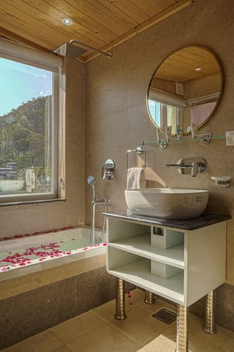 Woodpeckers Suite – 1 bedroom villa in Dehradun, Uttarakhand