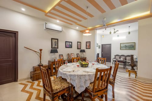 Abhimanyu Mansion Sapphire | 4-BHK Heritage Haveli With Outdoor Dining Area & Garden in City Centre – 4 bedroom villa in Udaipur, Rajasthan