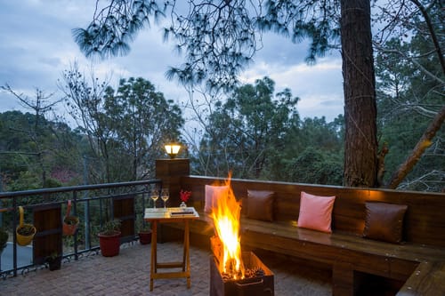 Kasauli Woods Cottage | Hillside 3-BHK Retreat With Outdoor Lounge, Balcony & Scenic Views