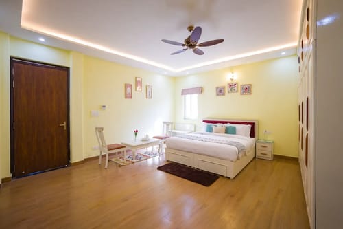 Tranquil 2-BHK Villa by Ganges, 5 Mins from Triveni Ghat