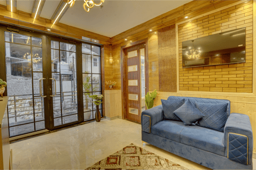 Serene Woods Hotel | 1-Room Escape With Hill Views & In-House Restro – 1 bedroom villa in Kasauli, Himachal Pradesh