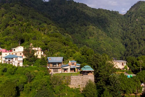 Horizon W/ Outdoor Pool – 4 bedroom villa in Kasauli, Himachal Pradesh