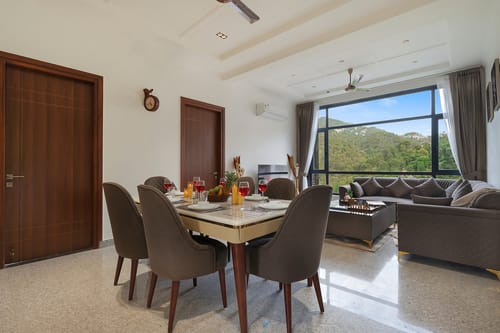 Panchvati Veloraa | Spacious Pet-Friendly 6-BHK Apartment | Scenic Views & Sit-Out Area – 6 bedroom villa in Kasauli, Himachal Pradesh