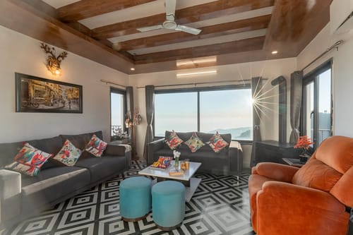 Evara | Serene Pet-friendly 4-BHK Hill Retreat With Balcony, Fireplace & Scenic Views – 4 bedroom villa in Mussoorie, Uttarakhand