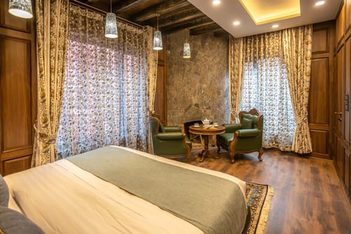 Frozen Fall - Tangmarg w/ Breakfast Included