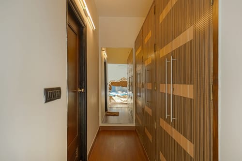 Golden Meadow Villa | Pet-friendly Hillside 3-BHK Retreat With Outdoor Lounge, Balcony & Scenic Views – 3 bedroom villa in Kasauli, Himachal Pradesh
