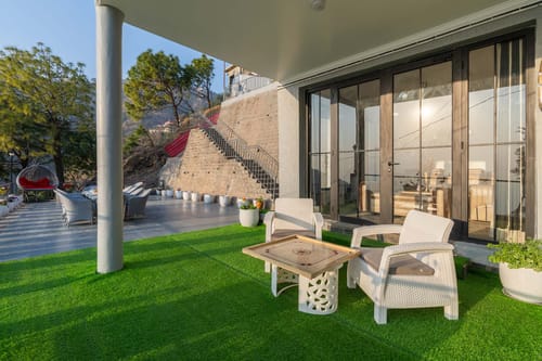Aura @ Ridge of Twilight W/ Jacuzzi – 3 bedroom villa in Kasauli, Himachal Pradesh