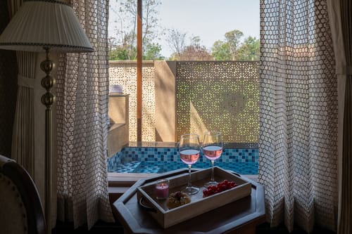 Tiger Cave Suite | Pet-friendly Room with Shared Pool & Garden on Main Ranthambore Road – 1 bedroom villa in Ranthambore, Rajasthan