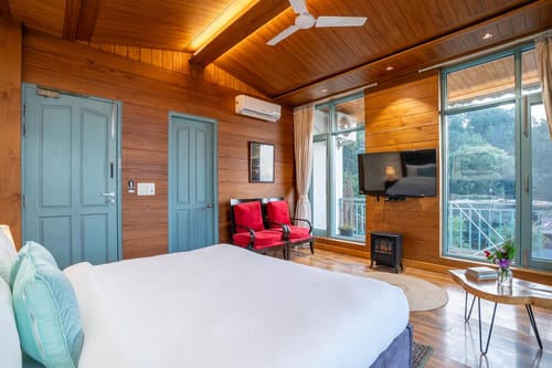 Haze @ Aykon Estate W/ Outdoor Pool – 3 bedroom villa in Kasauli, Himachal Pradesh