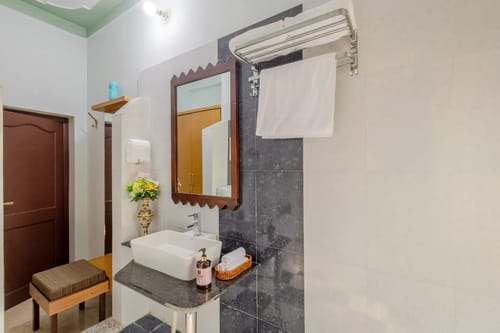 Abhimanyu Mansion Pearl | A 6-BHK Manor With Rajasthani Charm & a Garden In City’s Heart – 6 bedroom villa in Udaipur, Rajasthan