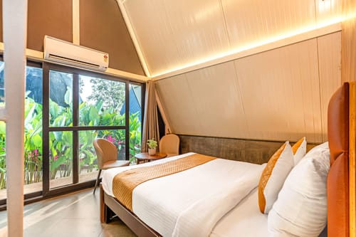 Inara Retreat | Pet-Friendly 1- Cottage with a Mezzanine Loft, Shared Pool, and Garden – 1 bedroom villa in Bengaluru, Karnataka