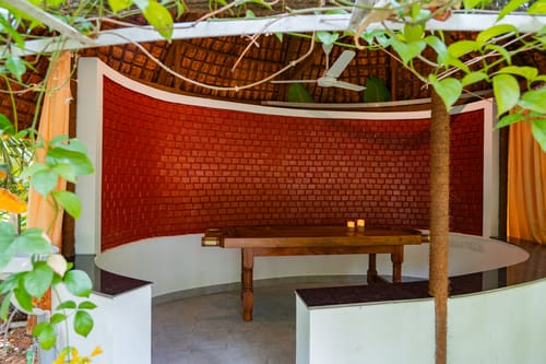 Vintage Retreat | 5-BHK Riverfront Heritage Villa With Speed Boat, Ayurvedic Spa & Cultural-Themed Rooms Near Malayattoor – 5 bedroom villa in Kochi, Kerala