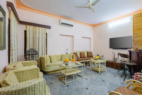 Abhimanyu Mansion Pearl | A 6-BHK Manor With Rajasthani Charm & a Garden In City’s Heart – 6 bedroom villa in Udaipur, Rajasthan