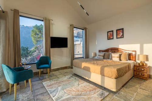 Aura @ Ridge of Twilight W/ Jacuzzi – 3 bedroom villa in Kasauli, Himachal Pradesh