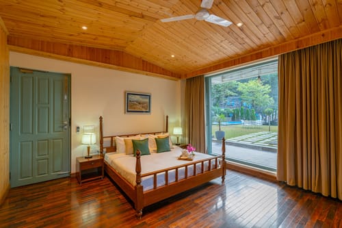 Utopia @ Aykon Estate w/ Outdoor Pool – 8 bedroom villa in Kasauli, Himachal Pradesh