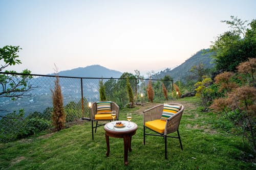 Echo By The Lakes | Lake-View Pet-friendly 2-Bedroom Retreat With Common Garden & Game Zone – 2 bedroom villa in Nainital, Uttarakhand