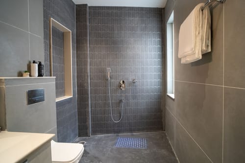Udgam Vilas 3-BHK | Elegant Pet-friendly Apartment With Lift & Balcony Near Robber’s Cave – 3 bedroom villa in Dehradun, Uttarakhand