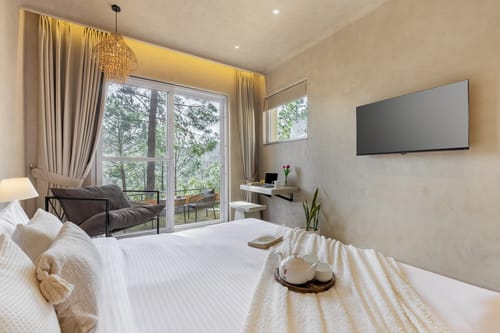 Sirmour Baag Cherry | A Pet-Friendly Cottage With Balcony, Common Garden & Restaurant