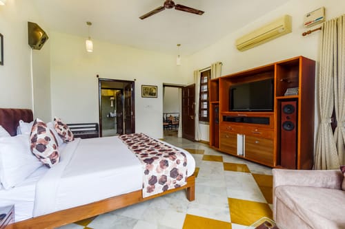 Lake and Hill | Pet-friendly 3-BHK Retreat With Private Pool, Garden, Gazebo & Majestic Aravali Views – 3 bedroom villa in Udaipur, Rajasthan