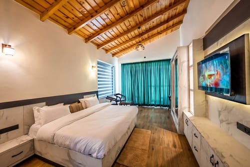 Sunset Springs w/ Heated Swimming Pool – 3 bedroom villa in Nainital, Uttarakhand