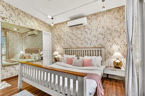 Crystal Farms | Pet-friendly 3-BHK Farmhouse with Private Pool, Bar, Garden & Elegant British Interiors | Close to Qutub Minar – 3 bedroom villa in Delhi NCR, Delhi