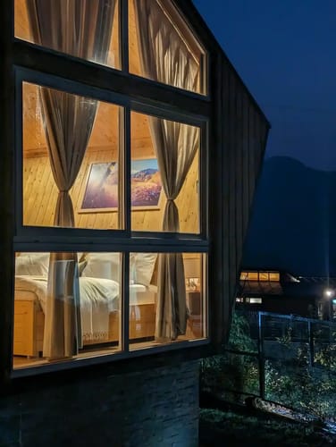 Hyun: Unique, Modern Cottage