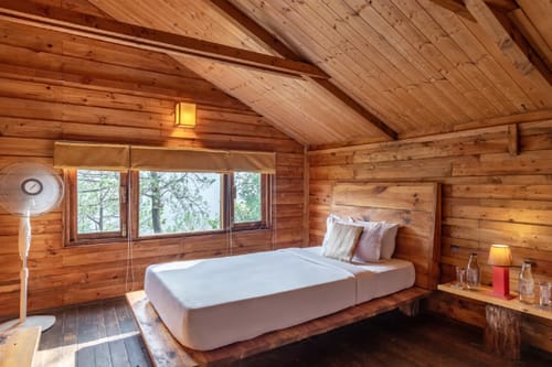 Suro Woodcrest Chalet | Pet-friendly Stay With Loft, Restaurant & Outdoor Seating – 1 bedroom villa in Shimla, Himachal Pradesh