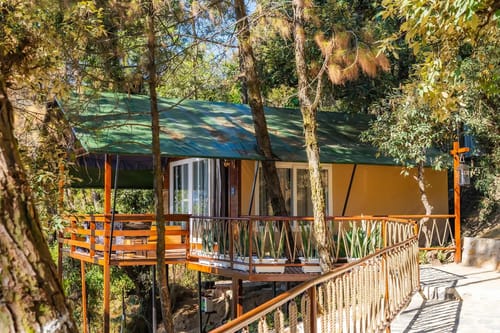 The Kingfisher Treehouse With Jacuzzi – 1 bedroom villa in Mussoorie, Uttarakhand