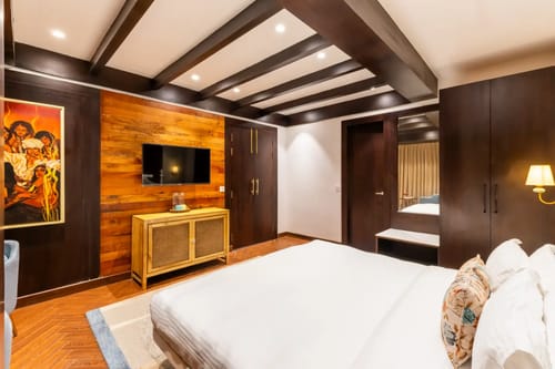 Shukrana 4BHK Luxury Retreat | Mall Road