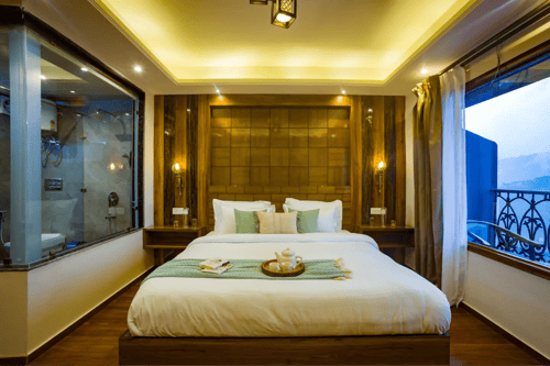 Pine Shadow Fuchsia | Hillside Retreat With Picturesque Balcony & Restaurant – 1 bedroom villa in Shimla, Himachal Pradesh
