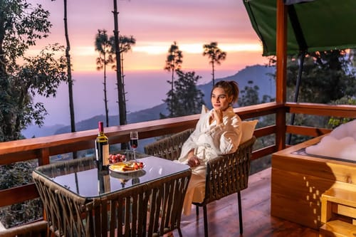 The Kingfisher Treehouse With Jacuzzi – 1 bedroom villa in Mussoorie, Uttarakhand