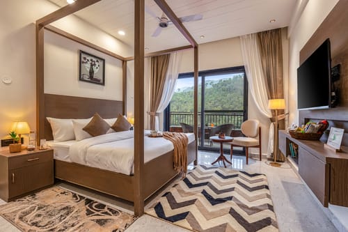 Panchvati Veloraa | Spacious Pet-Friendly 6-BHK Apartment | Scenic Views & Sit-Out Area – 6 bedroom villa in Kasauli, Himachal Pradesh