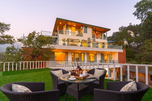 Utopia @ Aykon Estate w/ Outdoor Pool – 8 bedroom villa in Kasauli, Himachal Pradesh