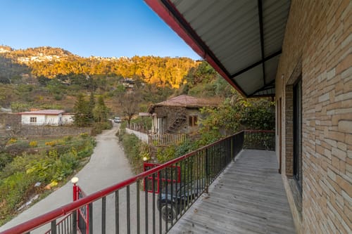 Vyasa Resorts | 2-BHK Duplex Cottage With Lounge Area, Balcony & Picturesque Hill Views| 5 mins From Mussorie Lake – 2 bedroom villa in Mussoorie, Uttarakhand
