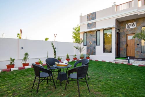 Parvam Retreat | Charming Pet-friendly 2-BHK Villa With Private Pool, Garden, Terrace & Aravali Hill Views – 2 bedroom villa in Udaipur, Rajasthan