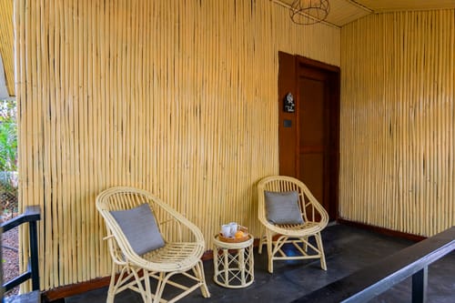 Timber Premium Suite | Pet-friendly Bamboo Cottage with Pvt Verandah, Lounge & Shared Outdoor seating & Restaurant – 1 bedroom villa in Igatpuri, Maharashtra