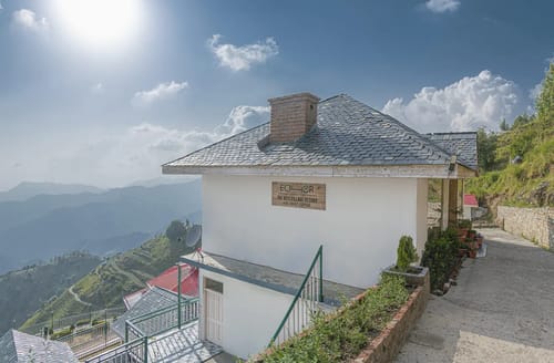 Stone Cottage | Mountain-view | Patio | Kufri – 1 bedroom villa in Shimla, Himachal Pradesh