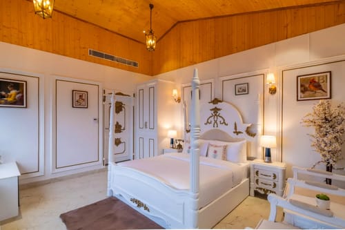 The English Country House | Elizabeth Lodge